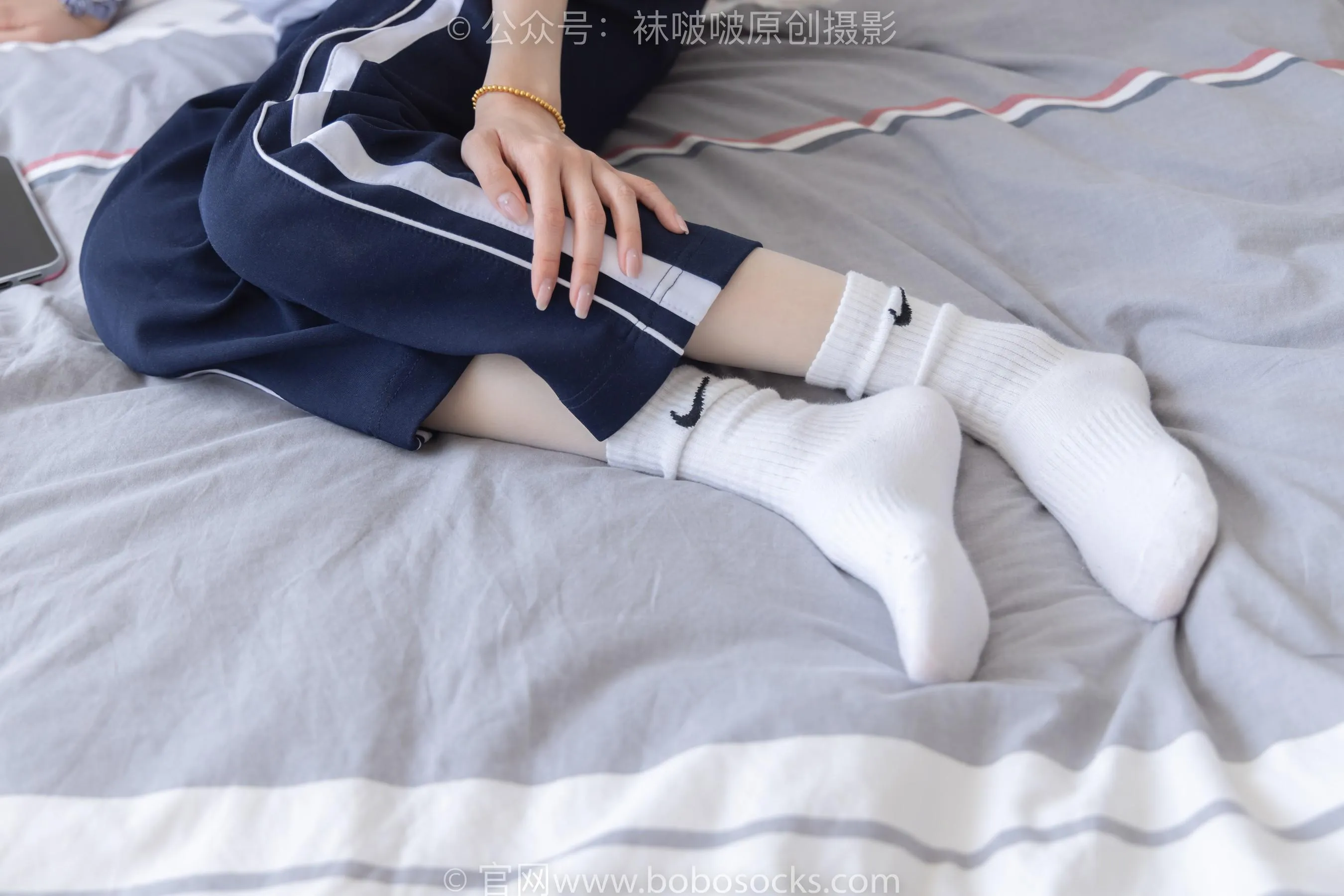 [BoBoSocks袜啵啵]NO.207 稚予-aj板鞋、白棉袜、油亮白丝、校服裤里丝 [87P]插图8